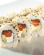 Роллы с авокадо и лососем