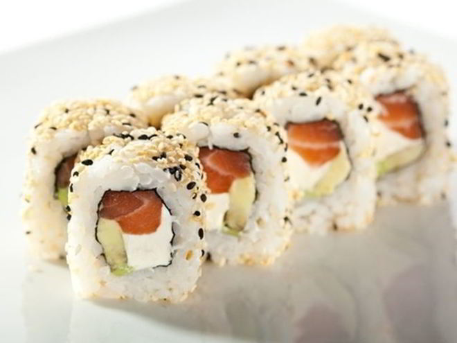 Рецепт роллов с авокадо и лососем