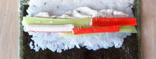 роллы с крабовыми палочками. Шаг 7