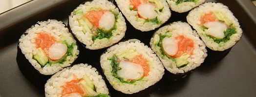 роллы с креветками, чукой и лососем. Шаг 13