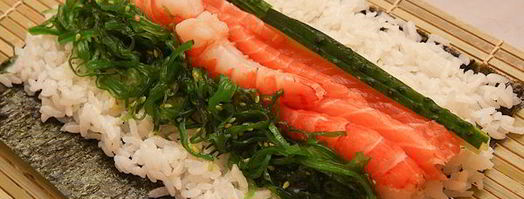 роллы с креветками, чукой и лососем. Шаг 7