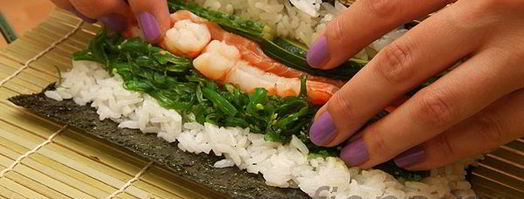 роллы с креветками, чукой и лососем. Шаг 8