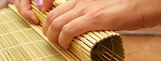 роллы с креветками, чукой и лососем. Шаг 9