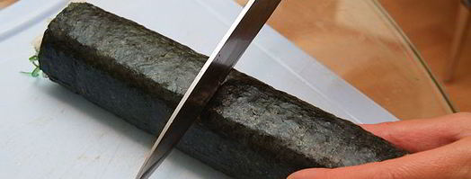 роллы с креветками, чукой и лососем. Шаг 10