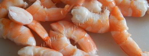 роллы с креветками и огурцом. Шаг 8