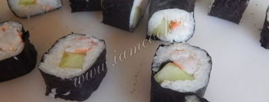 роллы с креветками и огурцом. Шаг 12