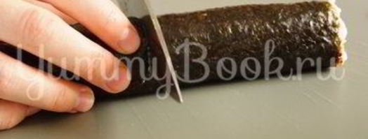 роллы с лососем и филадельфией. Шаг 12