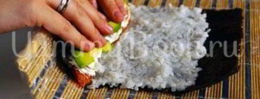роллы с лососем и филадельфией. Шаг 9