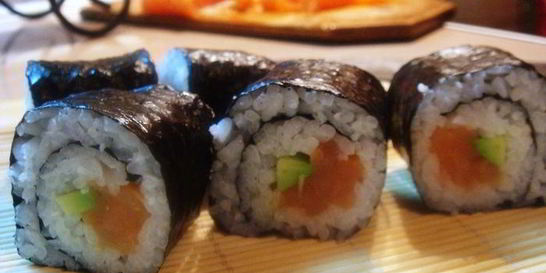 Роллы с семгой и авокадо