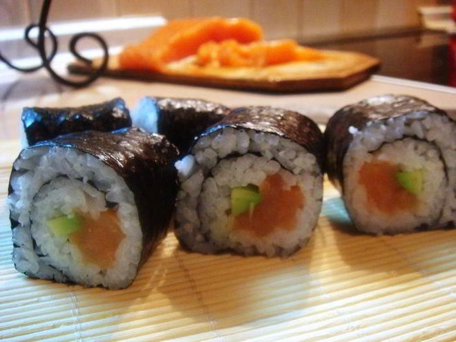 Рецепт роллов с семгой и авокадо