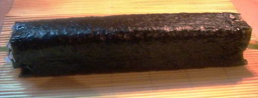 роллы с семгой и авокадо. Шаг 11