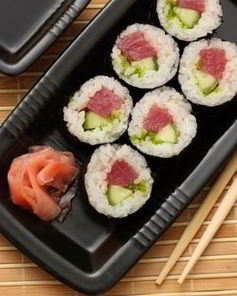 Роллы с тунцом и огурцом