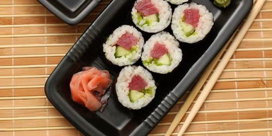 Роллы с тунцом и огурцом