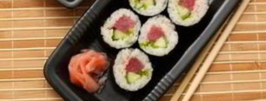 роллы с тунцом и огурцом. Шаг 7