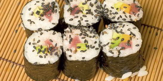 Роллы с тунцом и овощами