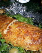 Аппетитный мясной рулет из фарша с начинкой