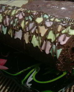 Бисквитный рулет с мастикой