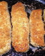 Куриные рулеты с сыром и грибами в сметане