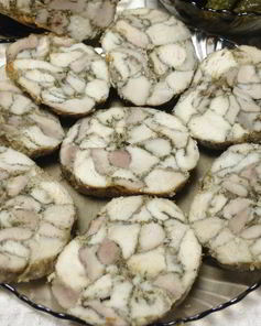 Мраморный рулет из курицы