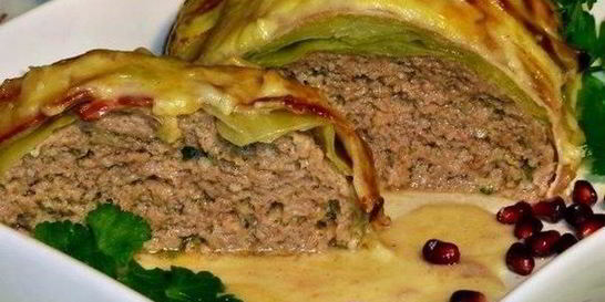 Мясной рулет в сливочно-сырном соусе