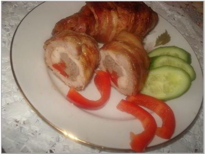 Рецепт мясных рулетиков с куриной печенью и перцем