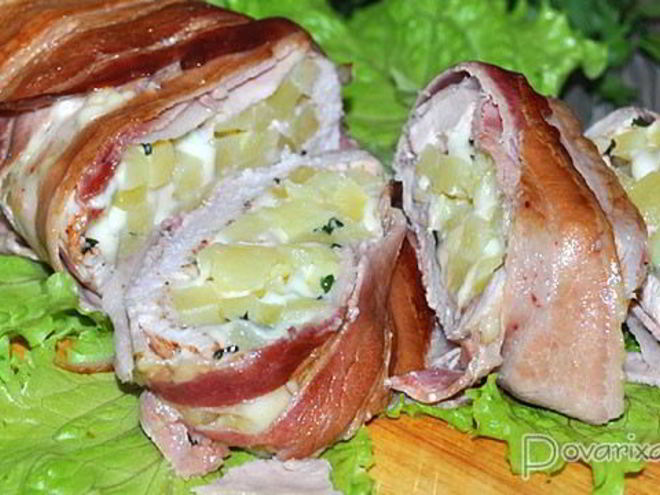 Рецепт рулета из куриной грудки с картофелем в беконе