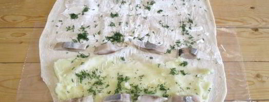 рулет из лаваша с селедкой. Шаг 7