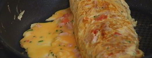 рулет из омлета с ветчиной и сыром. Шаг 10