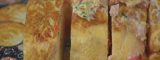 рулет из омлета с ветчиной и сыром. Шаг 11