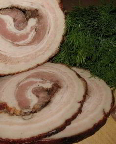 Рулет из сала в луковой шелухе