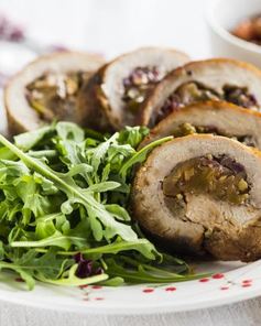 Рулет из свинины с яблоками