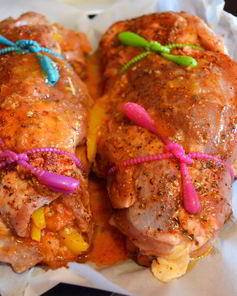 Рулет из свинины, запеченный с томатами и сладким перцем