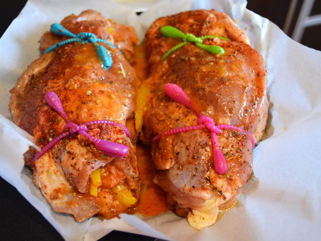 Рецепт рулета из свинины, запеченный с томатами и сладким перцем