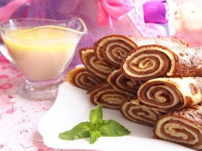 Рецепт рулетиков из блинов с ванильным соусом