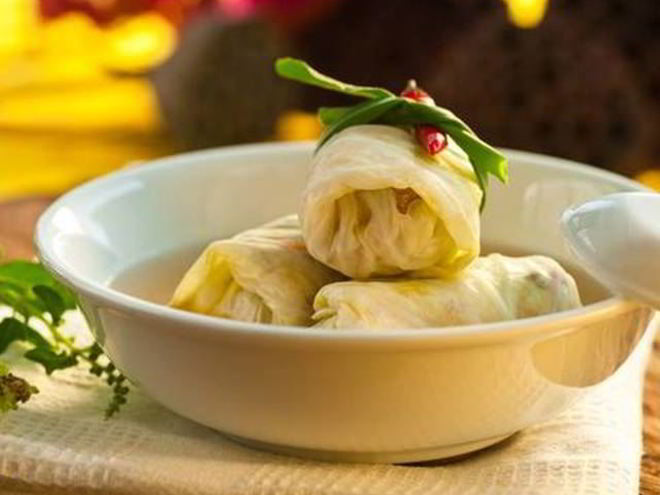 Рецепт рулетиков из капусты с мясом свинины