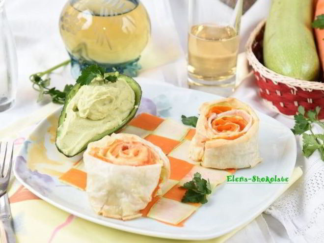 Рецепт рулетиков из теста фило с молодым кабачком и морковью