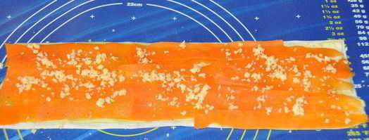 рулетики из теста фило с молодым кабачком и морковью. Шаг 6