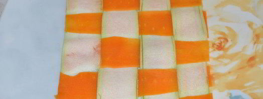 рулетики из теста фило с молодым кабачком и морковью. Шаг 11