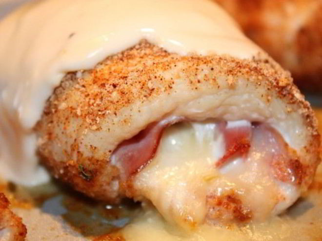 Рецепт рулетиков кордон блю со сливочным соусом