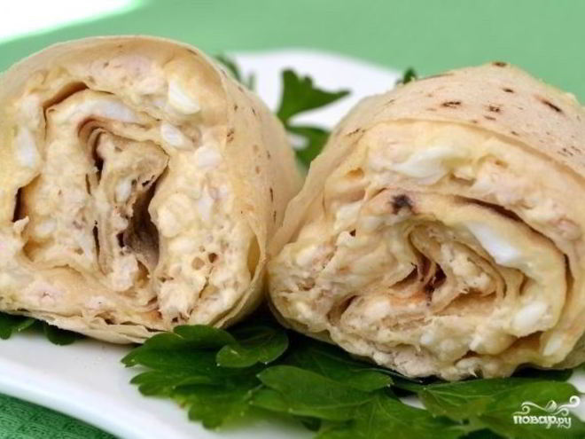 Рецепт рулетов из лаваша с курицей и плавленым сырком