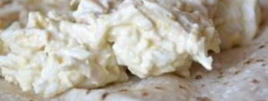 рулеты из лаваша с курицей и плавленым сырком. Шаг 5