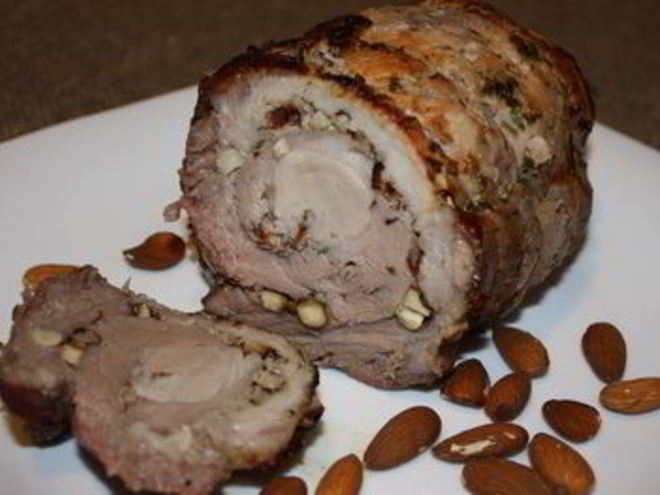 Рецепт свиного рулета с миндалем