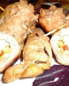 Свиные рулетики со сладким перцем под базиликом