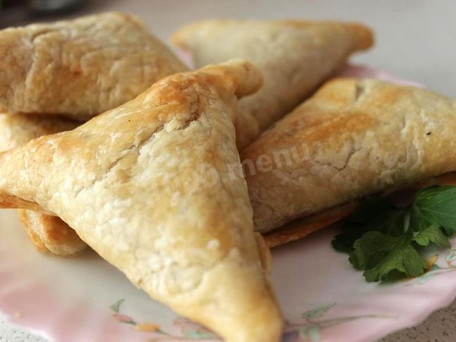 Рецепт самсы с сыром из слоеного теста