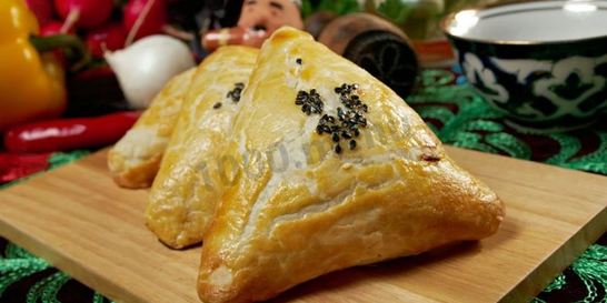 Самса с сыром на воде