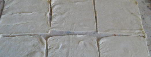 самса слоеная с куриным фаршем и сыром, жареная на сковороде. Шаг 4