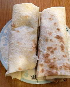 Шаурма из лаваша с курицей