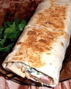 Шаурма с колбасой и корейской морковью