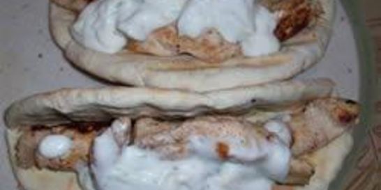 Шаурма с курицей и соусом Тахини