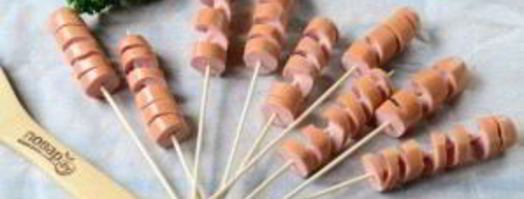 сосиски в тесте на палочке твистер. Шаг 3